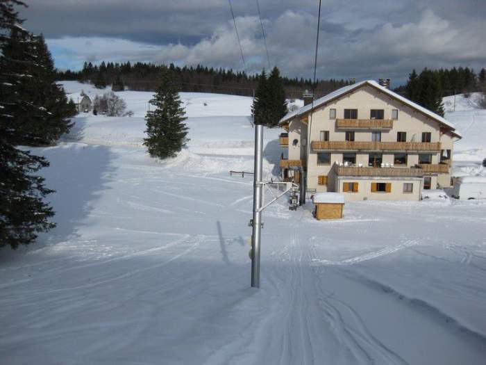 Hôtel Restaurant Haut Jura · Extérieur Hôtel Pied des Pistes Jura · Hôtel Le Trappeur